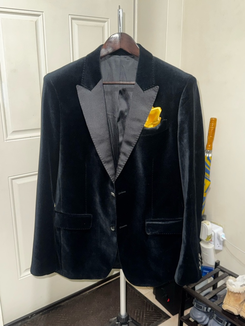 Elie Tahari I Men’s I Blazer I Velvet I Dinner I Peak Lapels I Side Vents - Picture 3 of 11